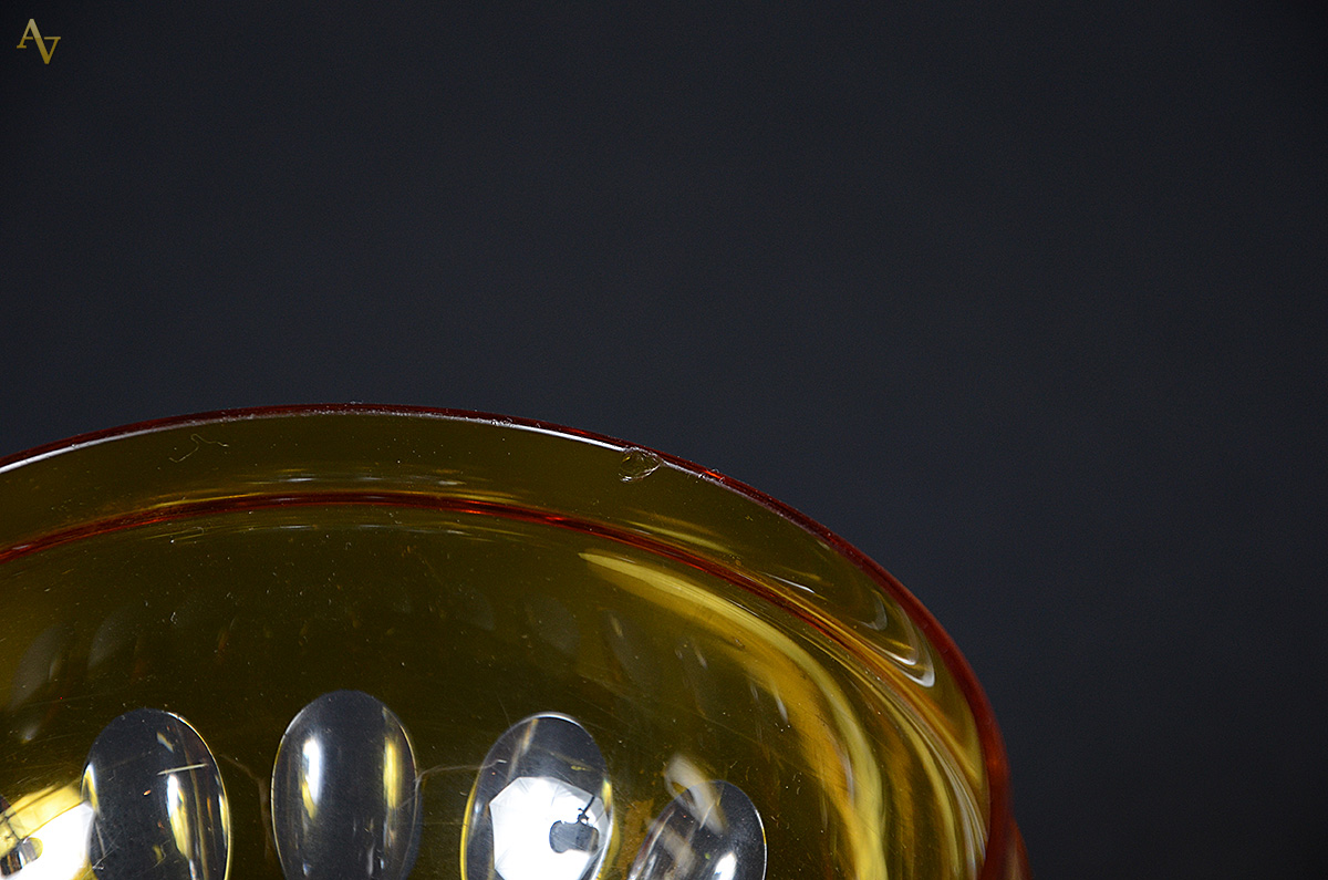 Fruteira em cristal Baccarat doublé amarelo, pé alto. Altura 17,5 cm... - foto 2 de 2