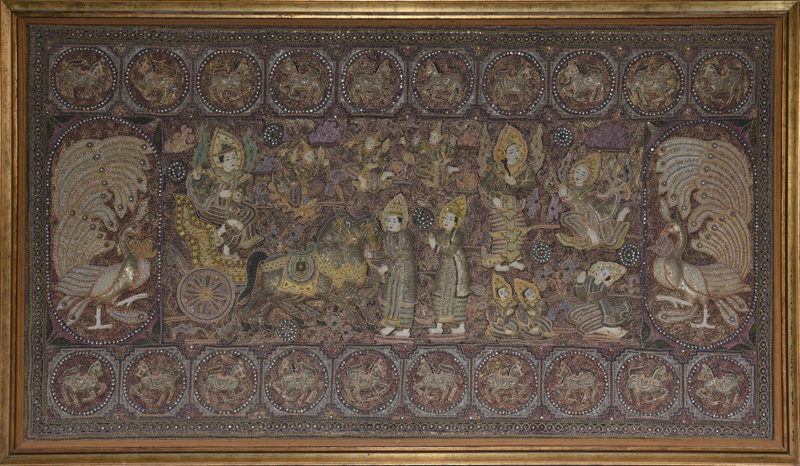 Grande Tapeçaria oriental com figuras trabalhadas em relevo. - foto 1 de 3
