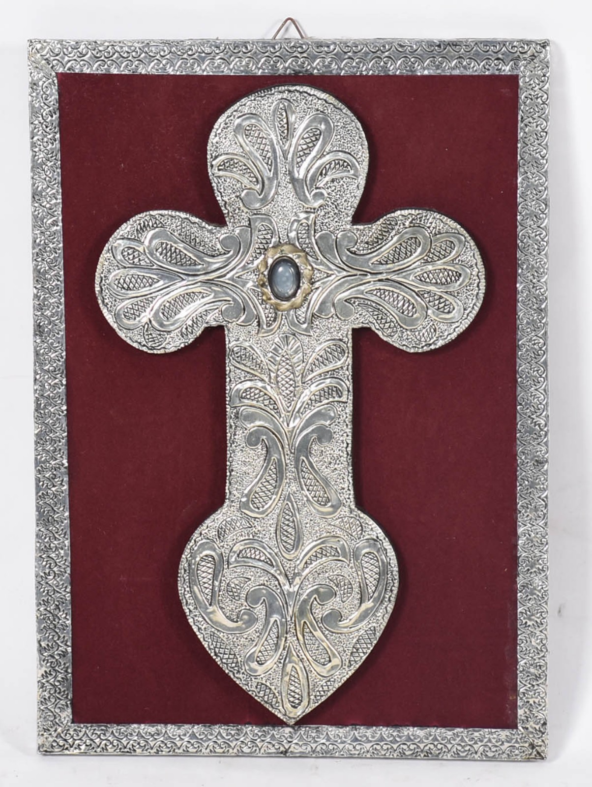 Crucifixo decorativo de metal. - foto 1 de 3