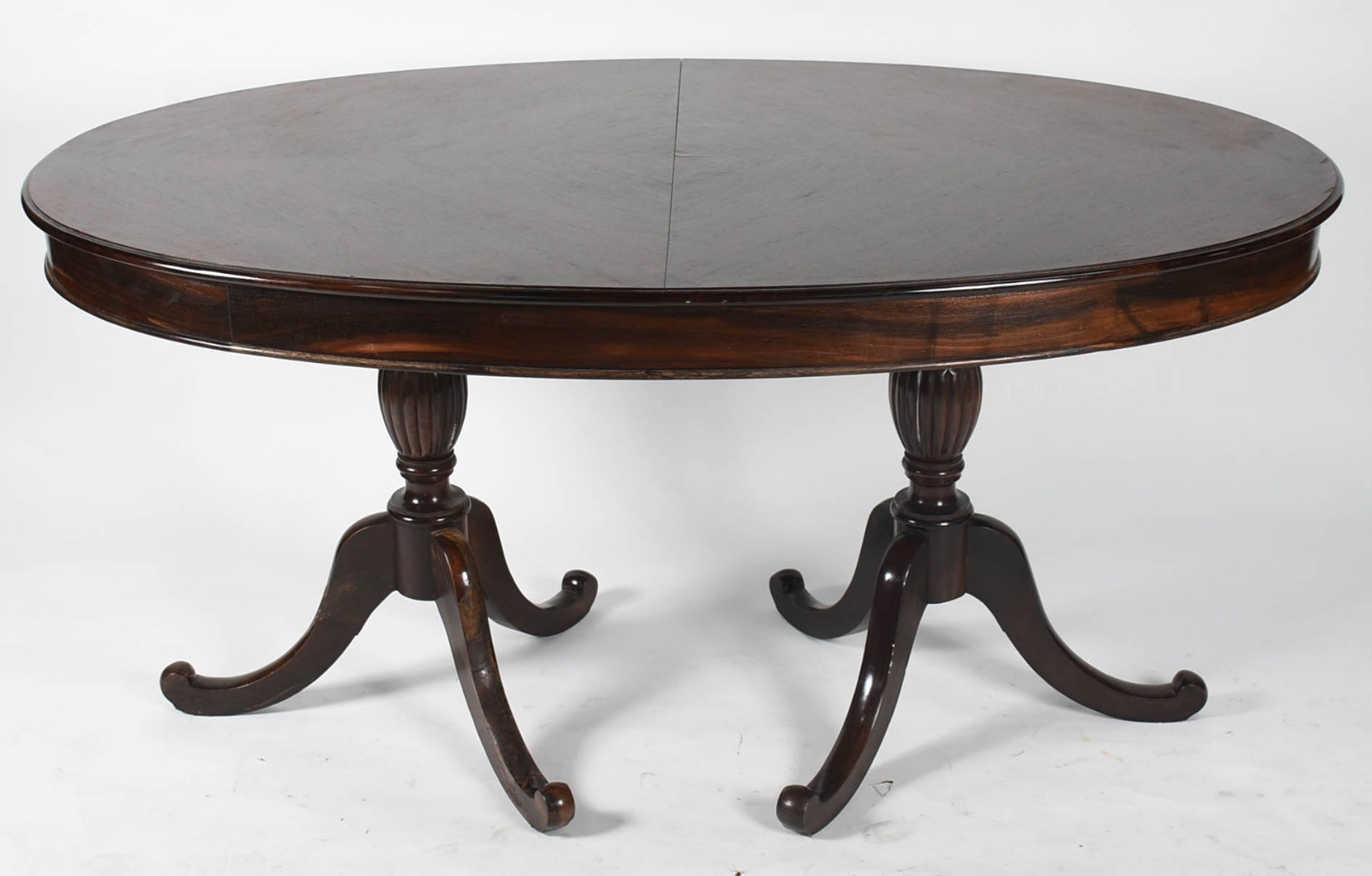 Mesa de jantar de jacarandá feitio oval, tabua extensora embutida... - foto 3 de 9
