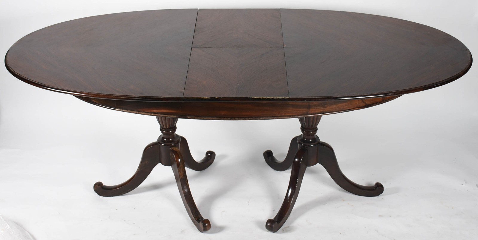 Mesa de jantar de jacarandá feitio oval, tabua extensora embutida... - foto 5 de 9