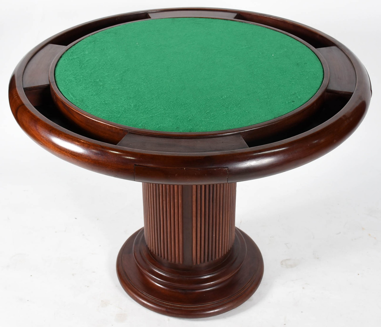 Mesa de jogo de madeira nobre, tampo redondo tendo de um lado... - foto 4 de 4