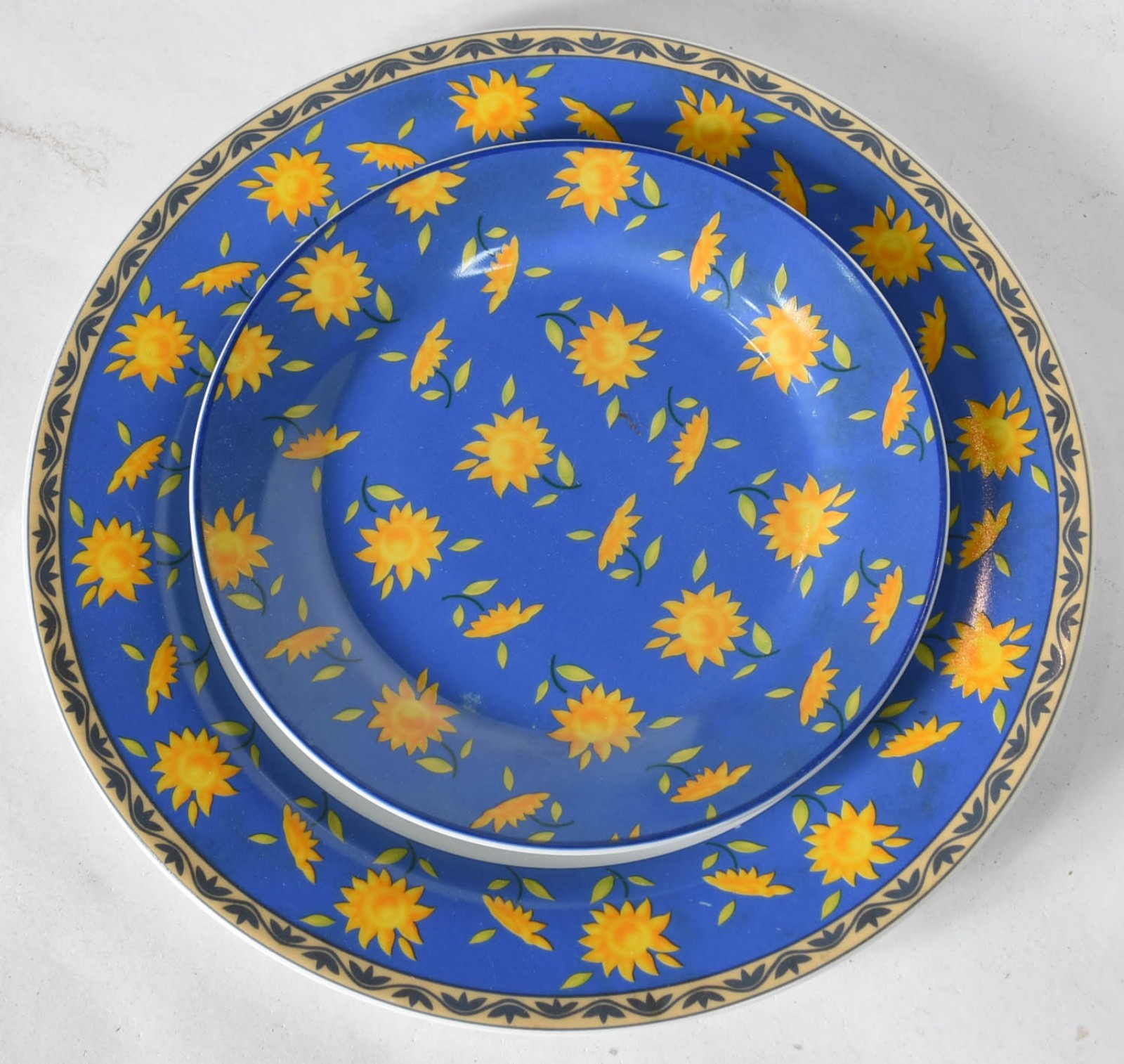 Serviço de chá e jantar de porcelana Royal Line comp. de 8 pratos... - foto 2 de 4