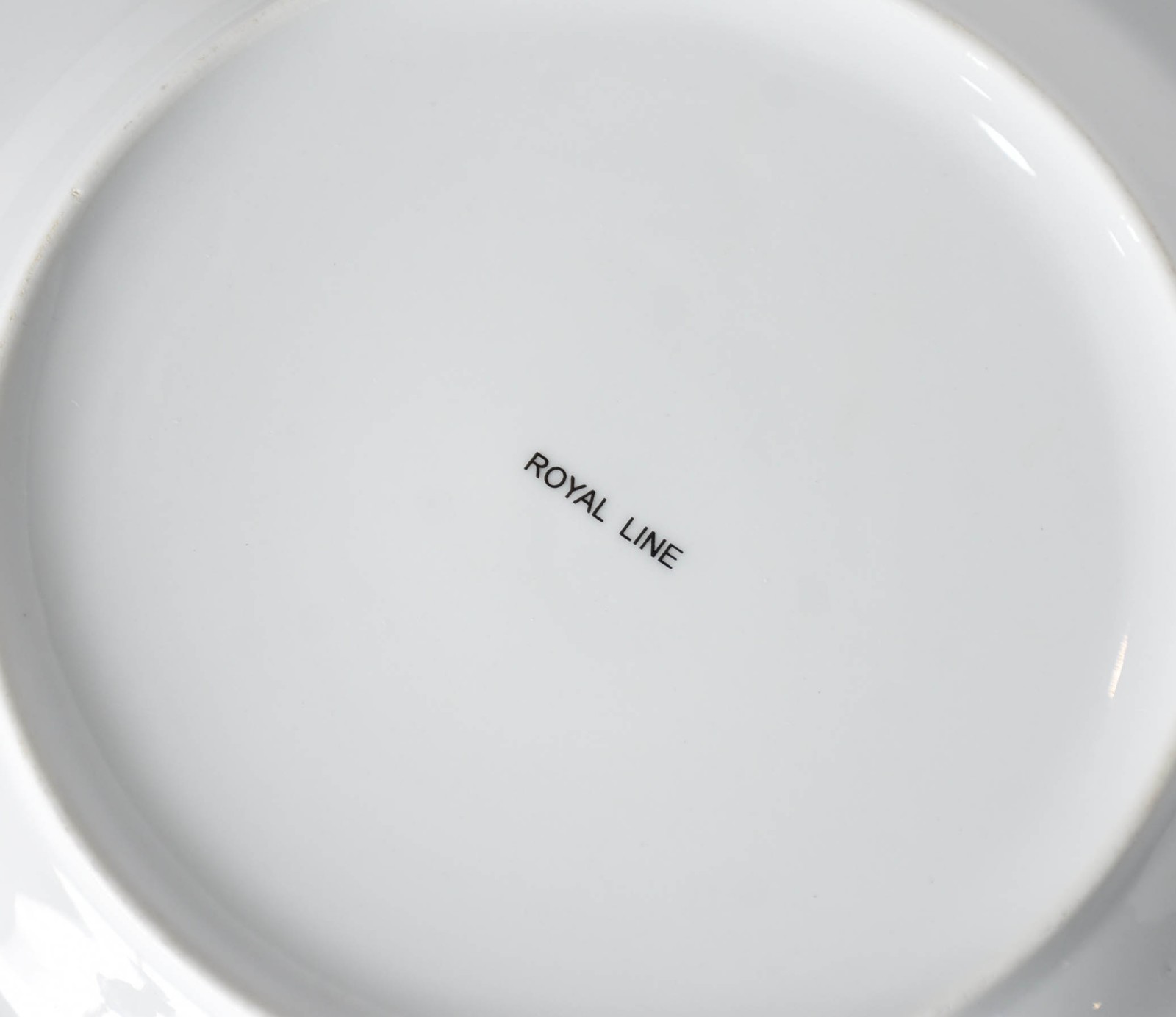 Serviço de chá e jantar de porcelana Royal Line comp. de 8 pratos... - foto 3 de 4