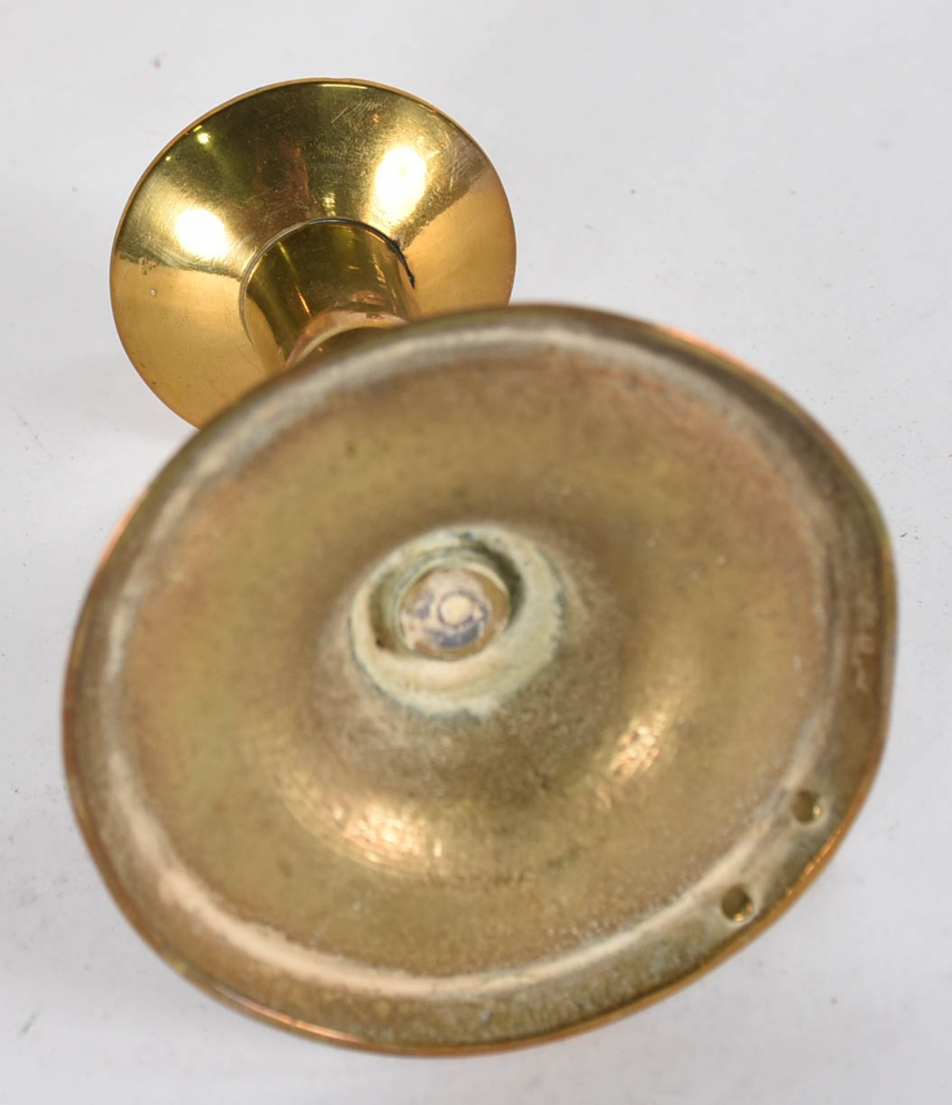 Diversas peças, sendo castiçal de bronze com manga de vidro acomp... - foto 2 de 4