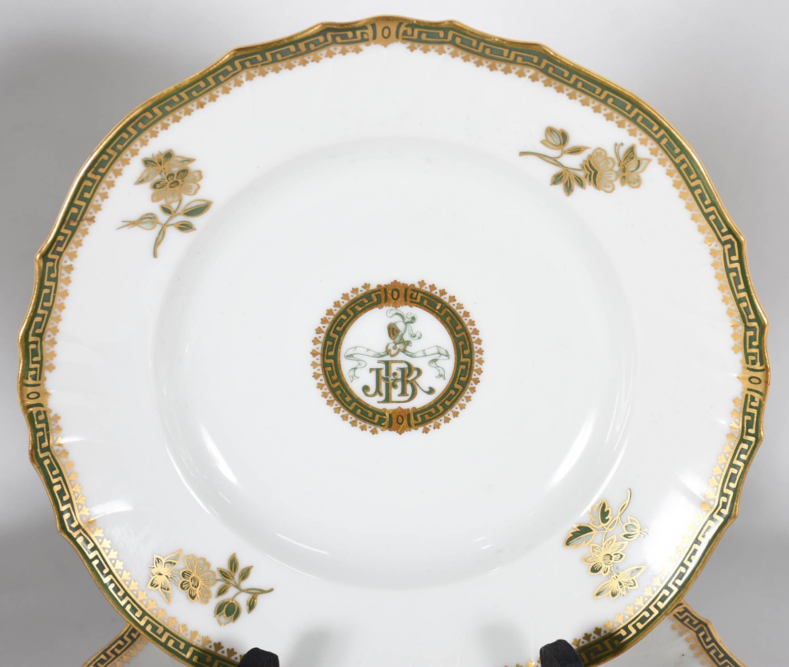 Serviço de jantar de porcelana europeia com o monograma de JBR, João... - foto 2 de 3