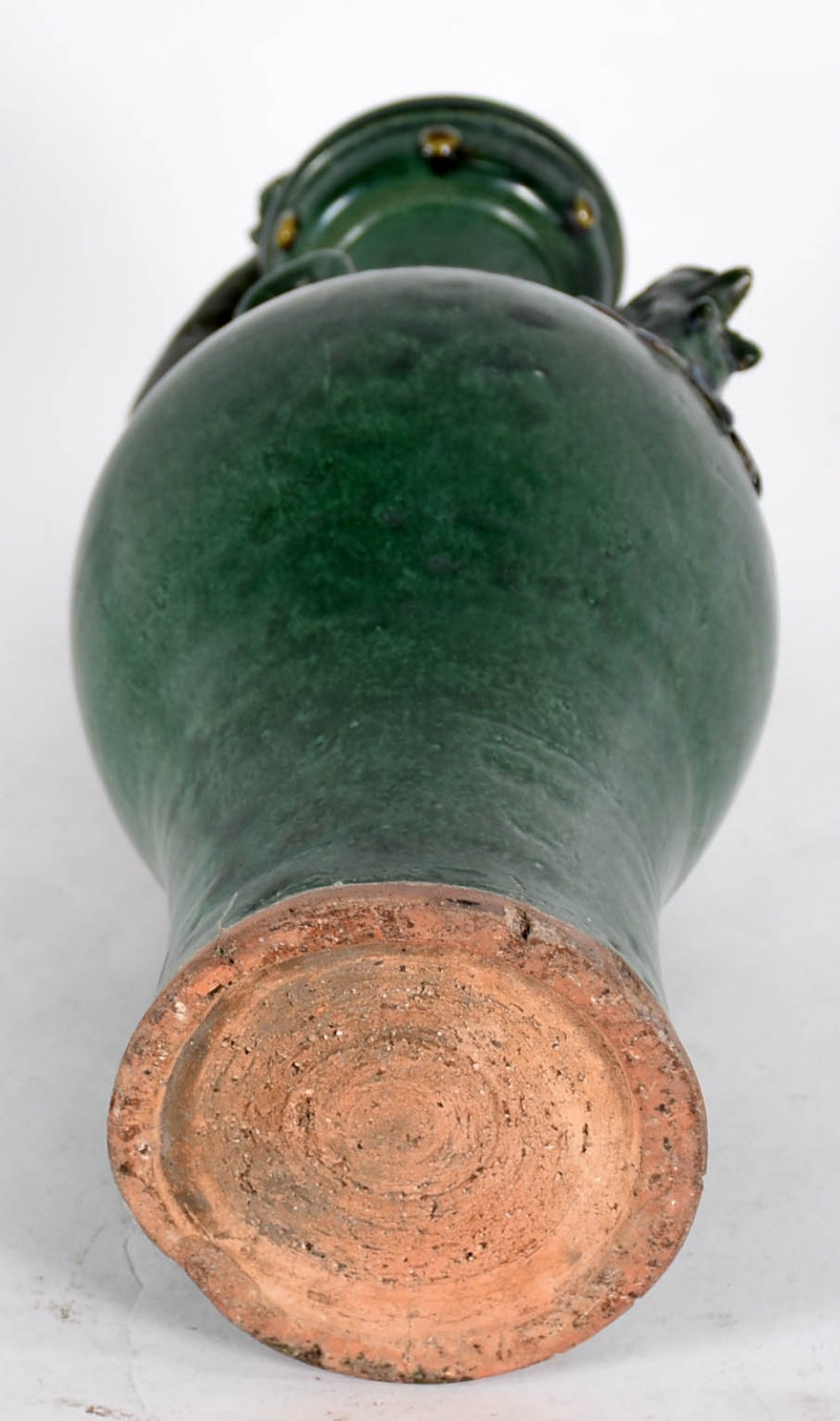 Ânfora de cerâmica oriental na cor verde com uma alça e figuras de... - foto 4 de 4