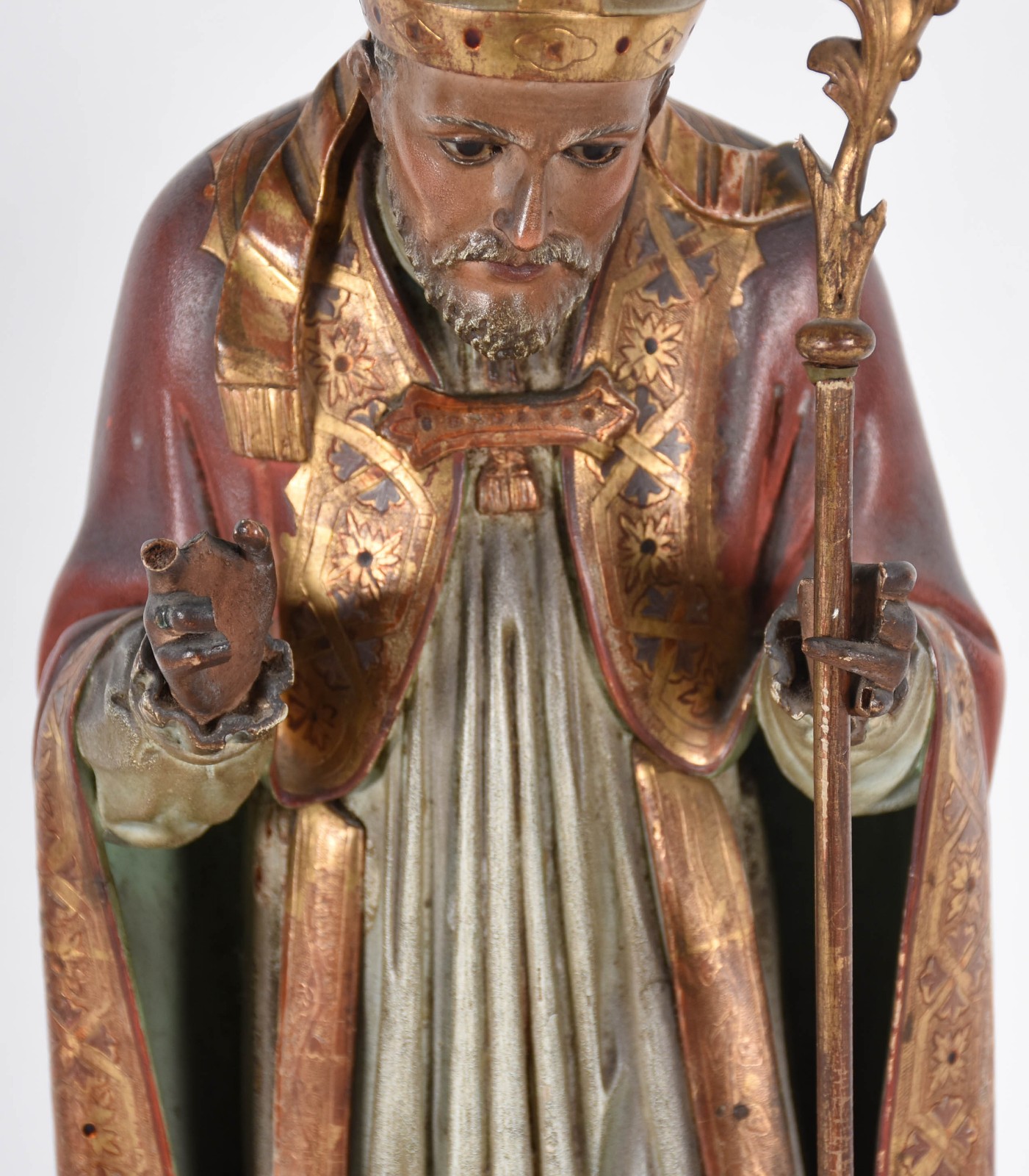 Belíssima imagem de Santo "Bispo" com cajado de madeira ricamente... - foto 3 de 5