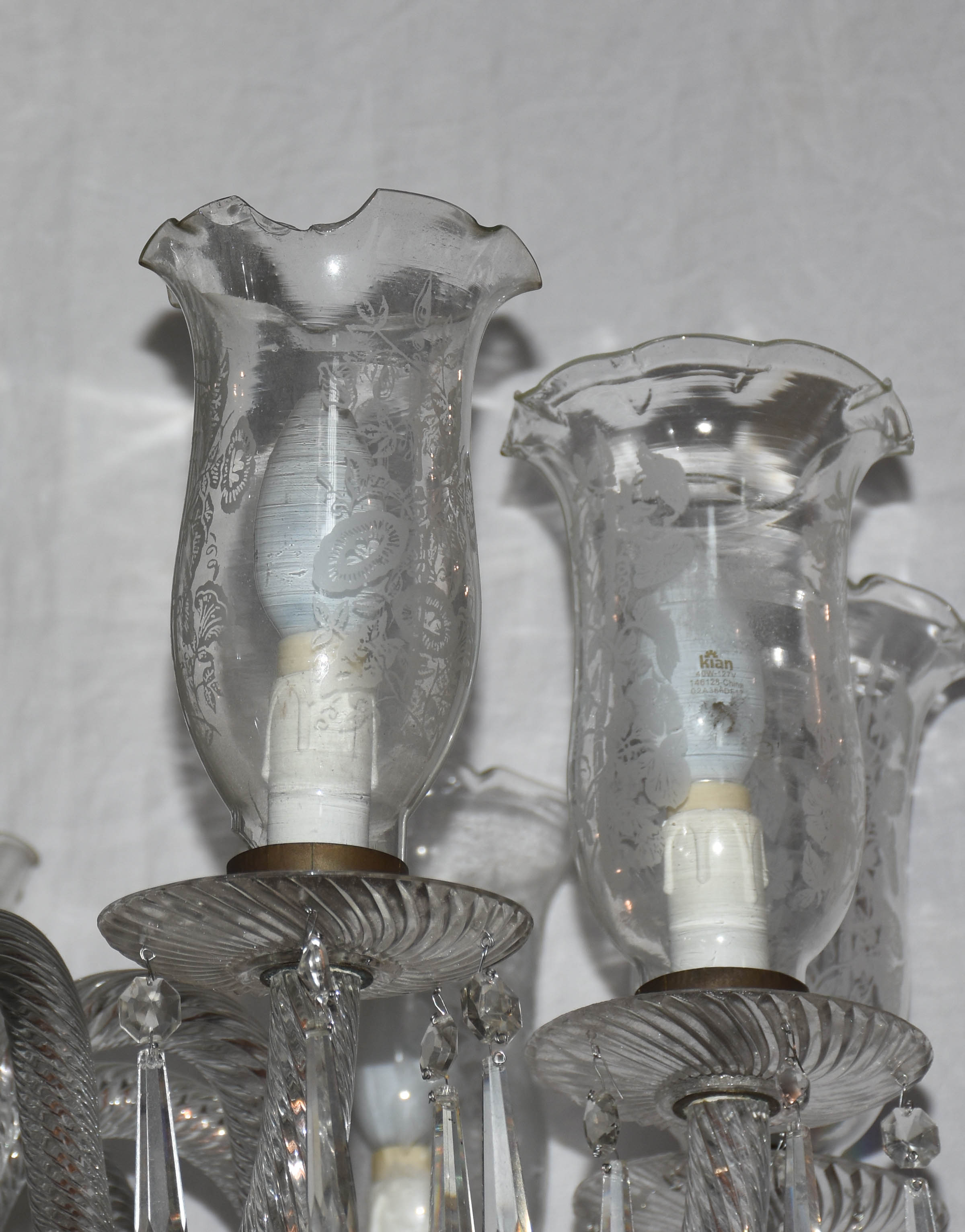 Lustre de cristal para 12 luzes, mangas lavradas e pingentes... - foto 3 de 3