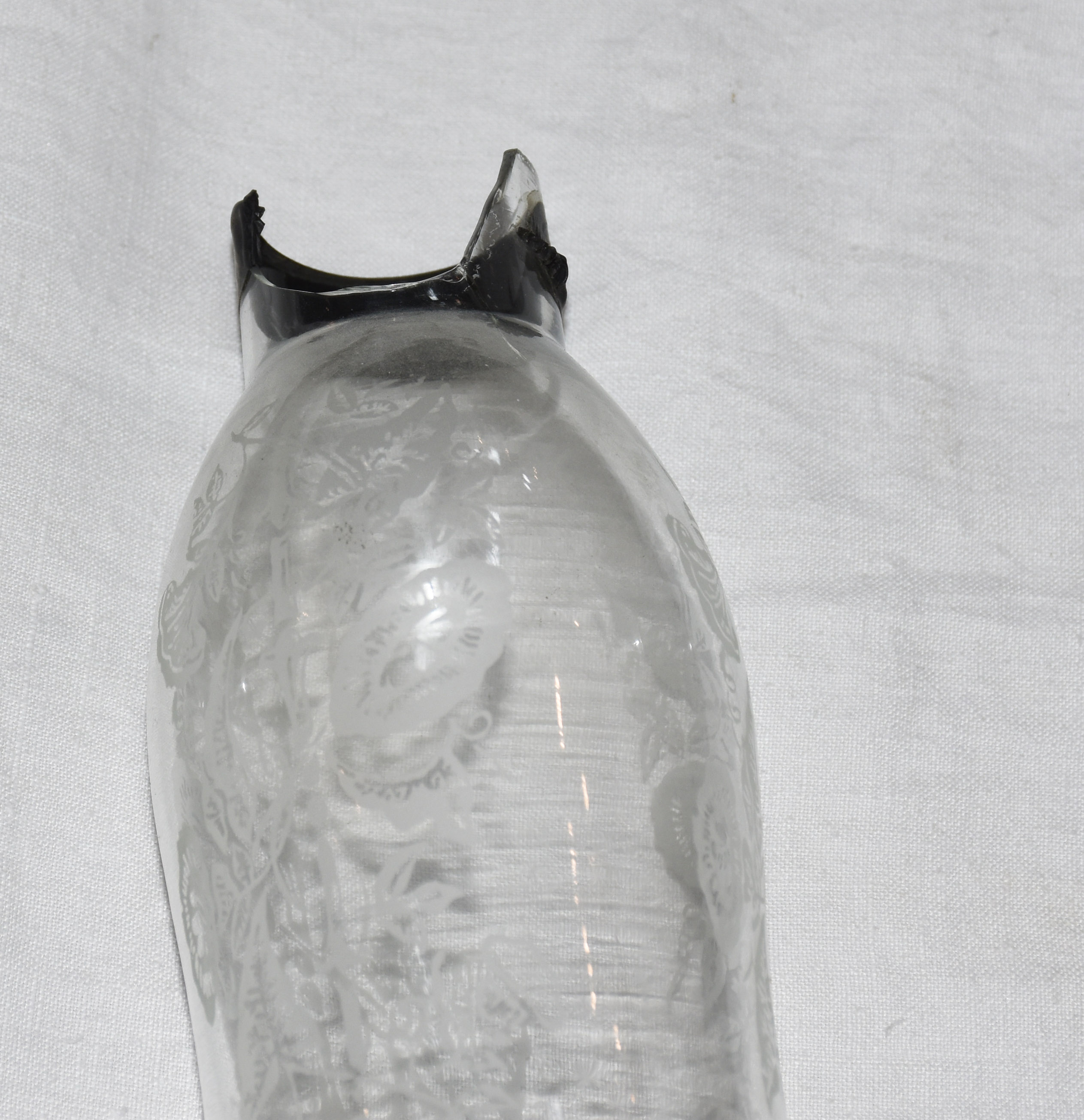 Lustre de cristal para 12 luzes, mangas lavradas e pingentes... - foto 2 de 3