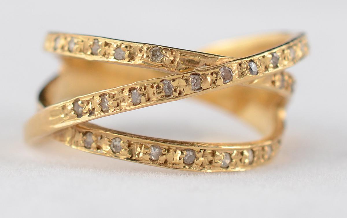 Anel de três aros de ouro 18k e brilhantes - 4,4 g - Aro 19. - foto 2 de 2