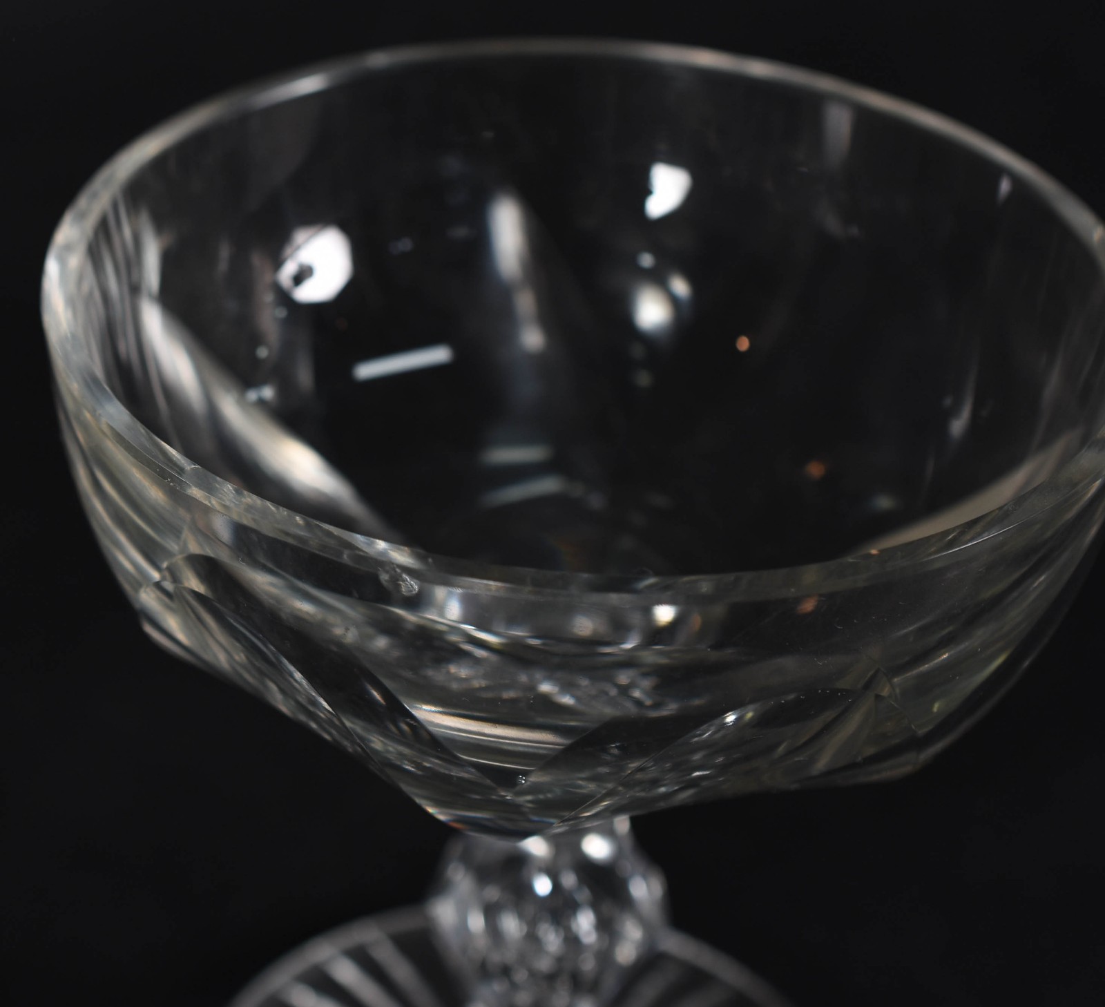 Doze taças de champagne de cristal francês lapidação "dedão", estando... - foto 4 de 5
