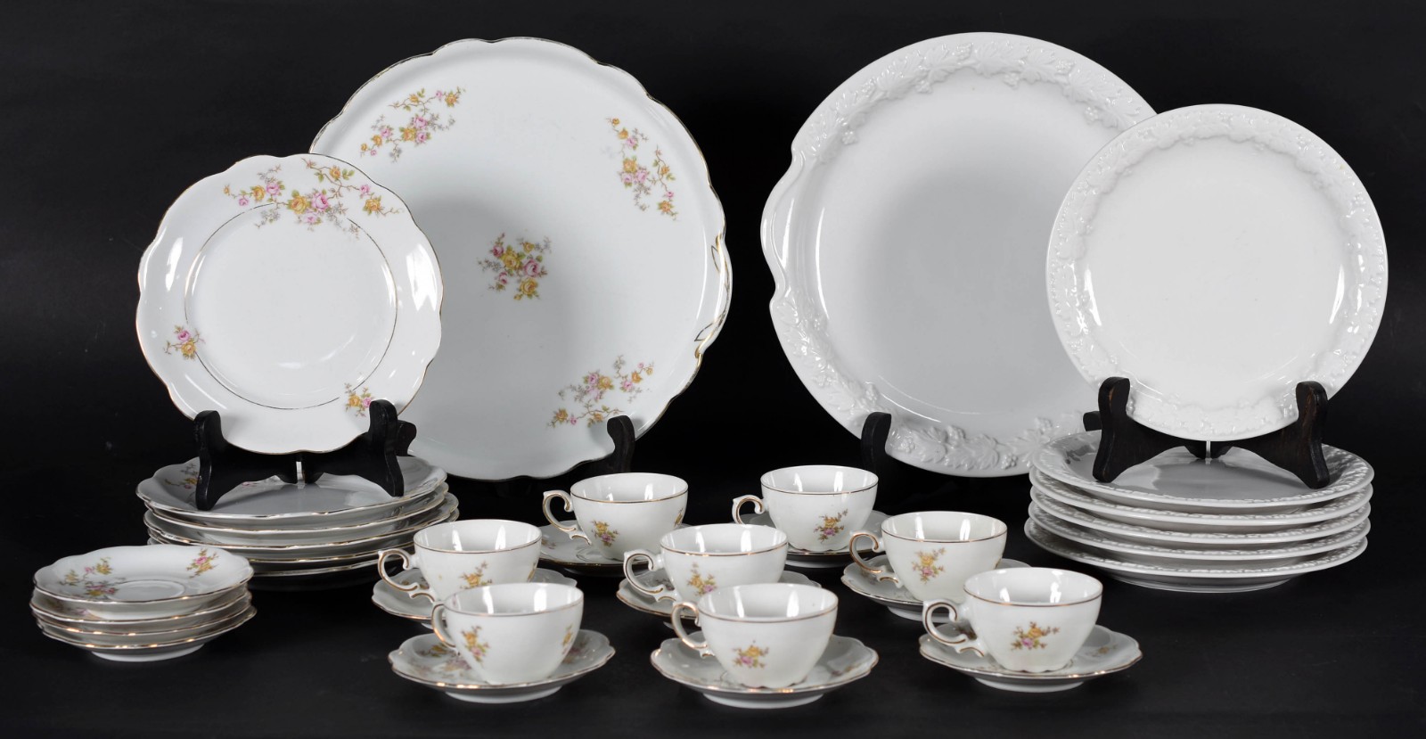 Conjunto de porcelana RENNER para bolo e café comp. 8 xícaras com... - foto 1 de 4