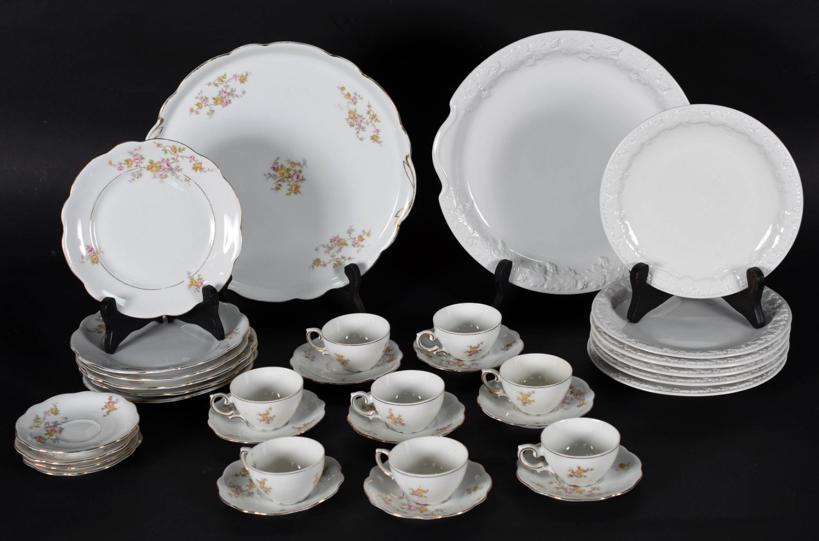 Conjunto de porcelana RENNER para bolo e café comp. 8 xícaras com... - foto 2 de 4