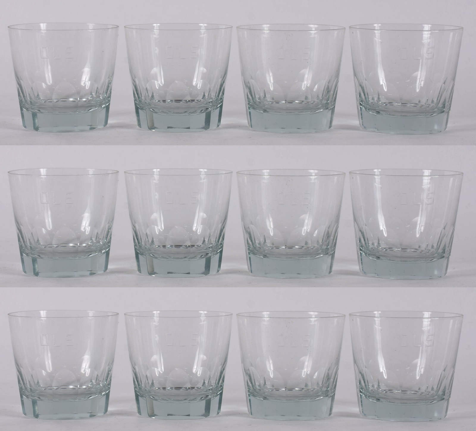Conjunto com 12 copos de cristal para whisky. - foto 1 de 4