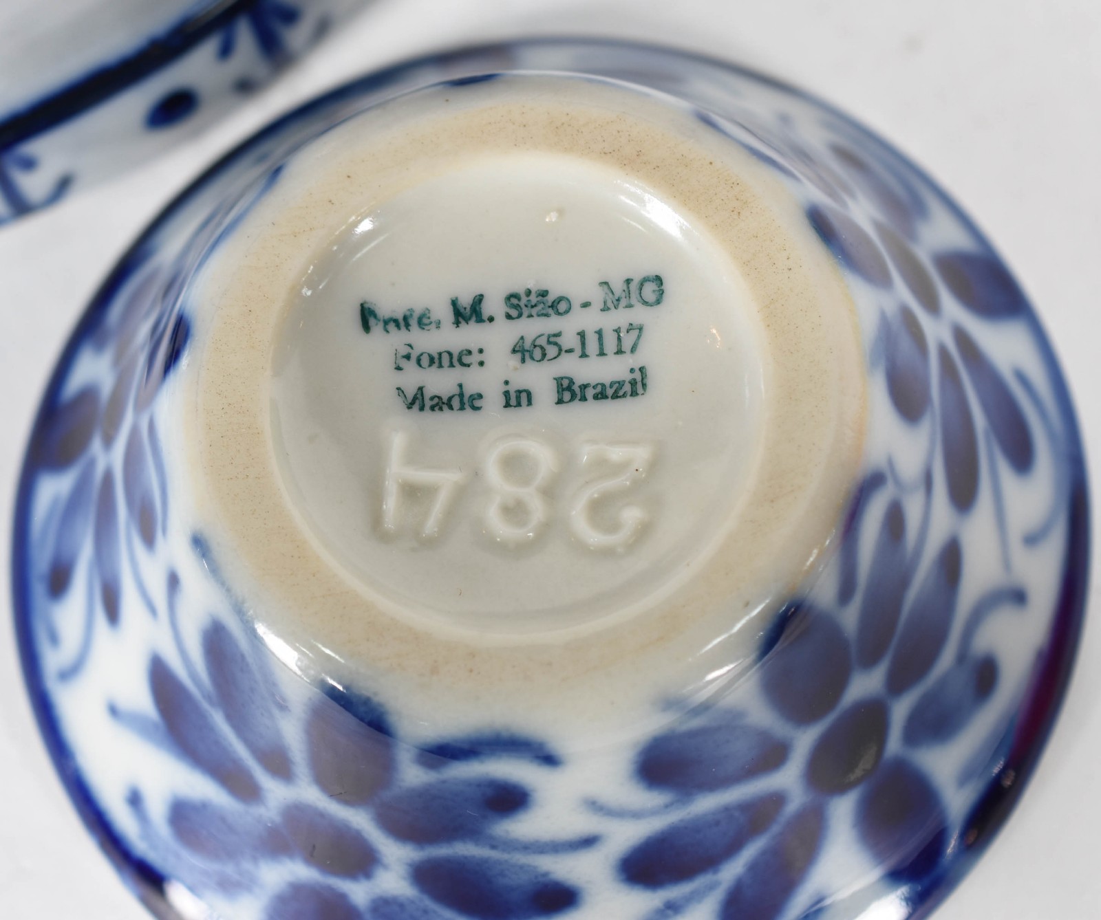 Diversas peças, sendo um bowl grande e dois menores de porcelana... - foto 4 de 6