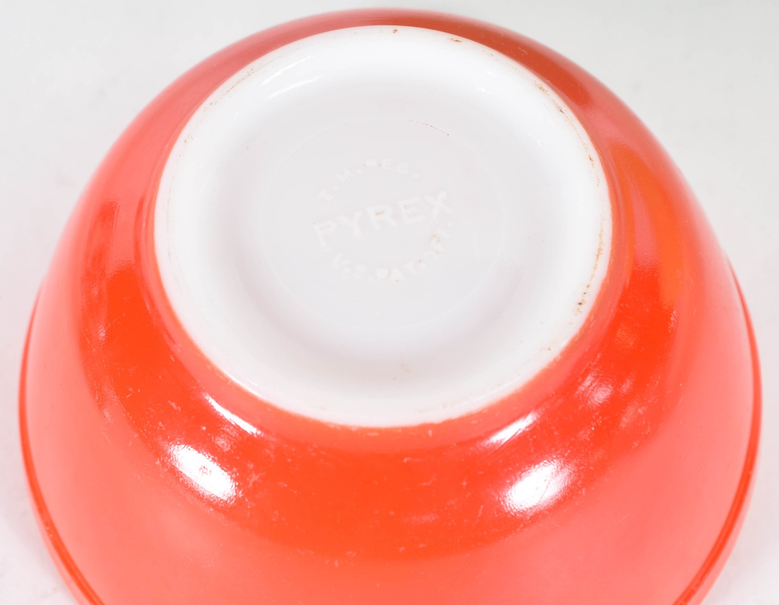 Diversas peças, sendo um bowl grande e dois menores de porcelana... - foto 5 de 6