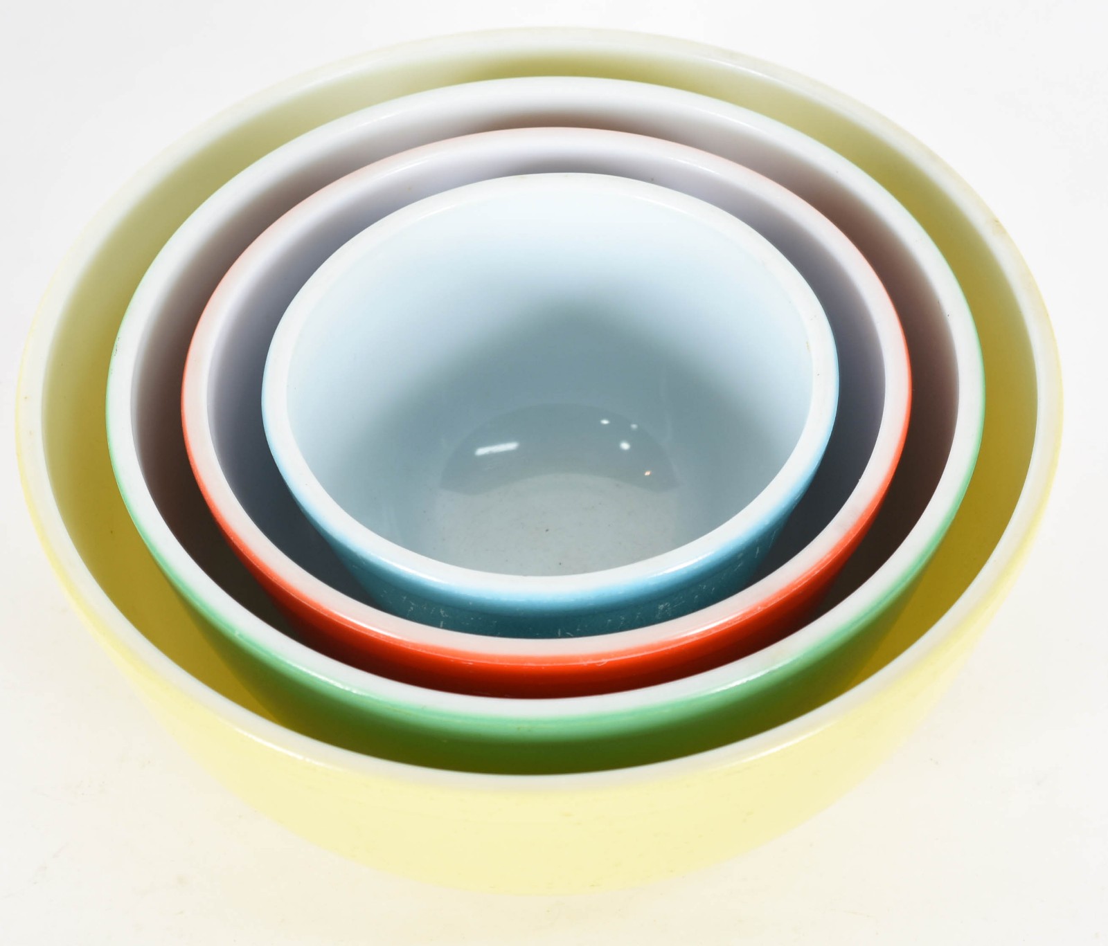 Diversas peças, sendo um bowl grande e dois menores de porcelana... - foto 6 de 6