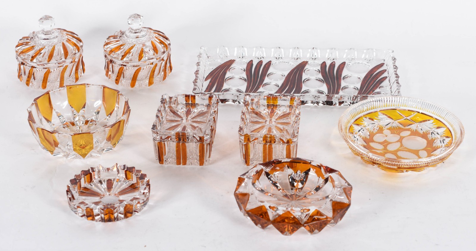 Nove peças diversas de cristal doublé ambar, sendo 2 caixas com... - foto 1 de 4