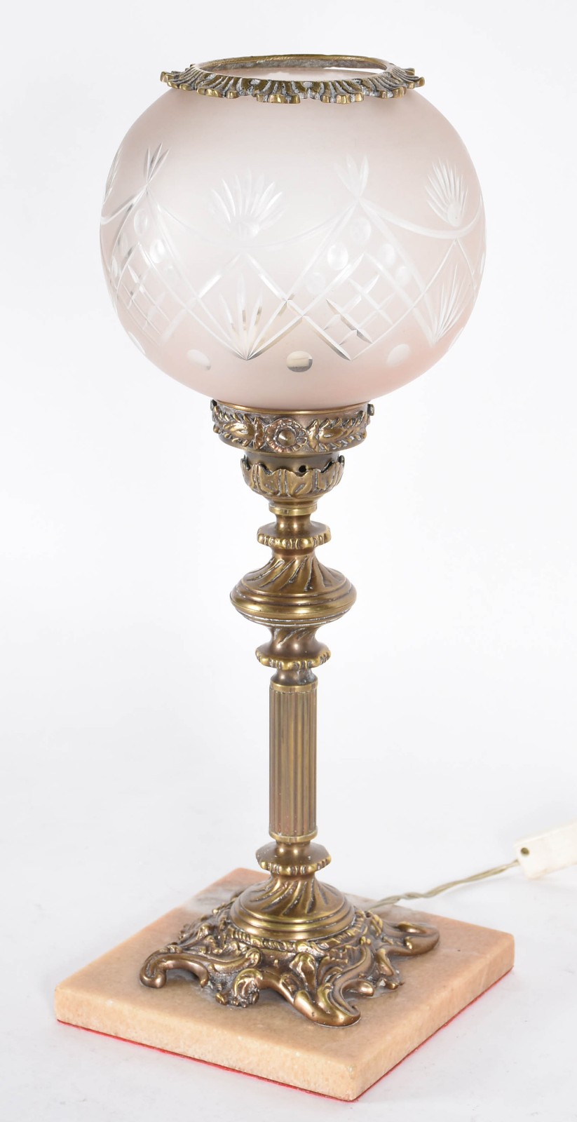 Luminária de metal dourado com base de mármore e cúpula de vidro... - foto 1 de 3