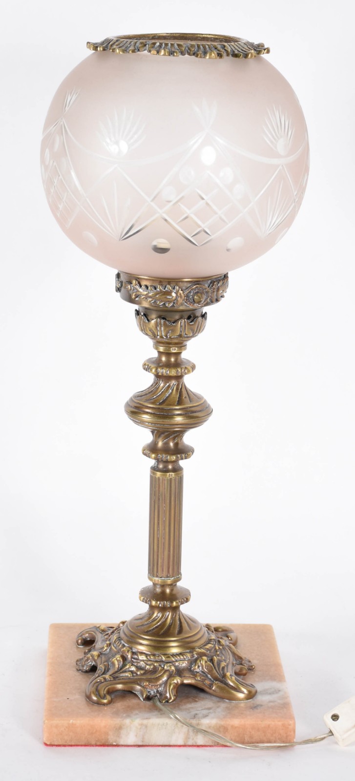 Luminária de metal dourado com base de mármore e cúpula de vidro... - foto 2 de 3