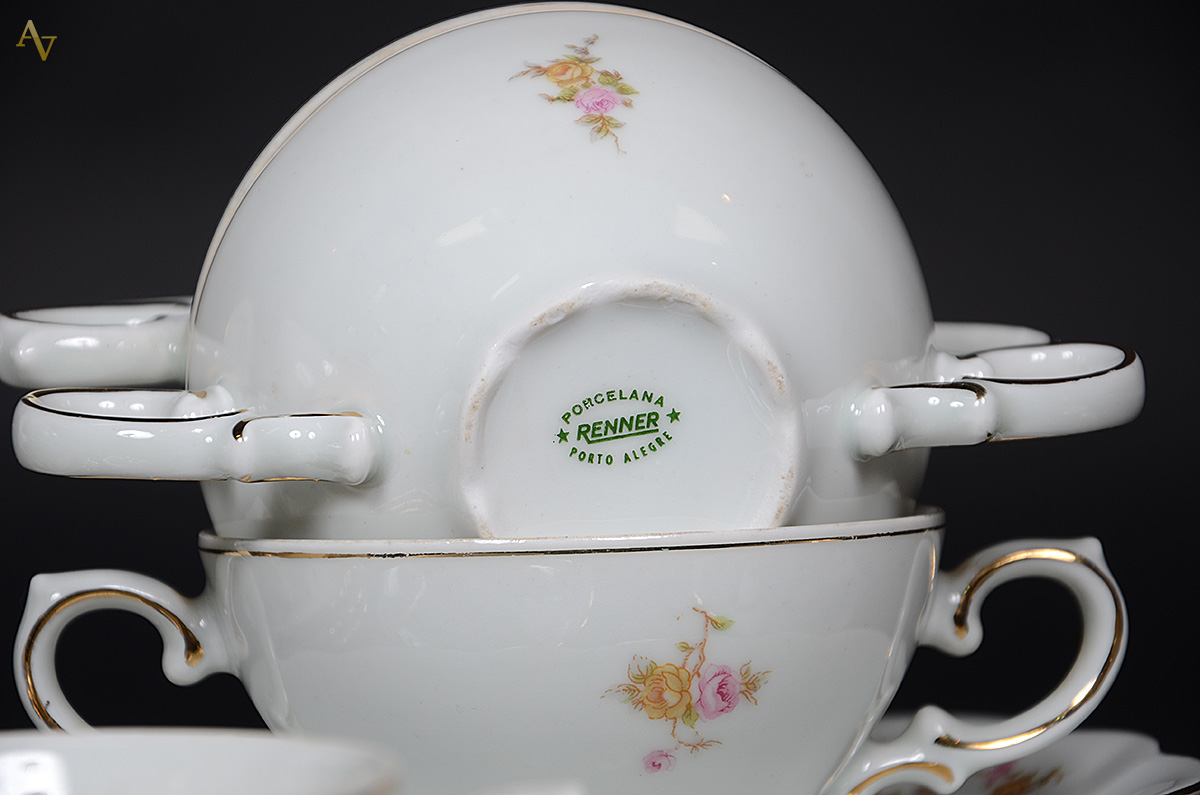 Dezessete taças para consomé com pires de porcelana Renner floral - foto 2 de 2