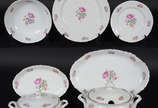 Parte de conjunto de jantar de porcelana tcheca... - Parte de conjunto de jantar de porcelana tcheca com desenhos florais, composto de  sete peças: um prato, duas sopeiras, três travessas rasas de ...
