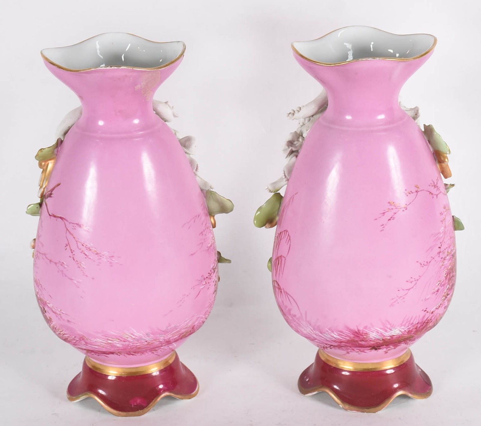 Par de belíssimos vasos de porcelana francesa na cor rosa, decorados... - foto 3 de 6