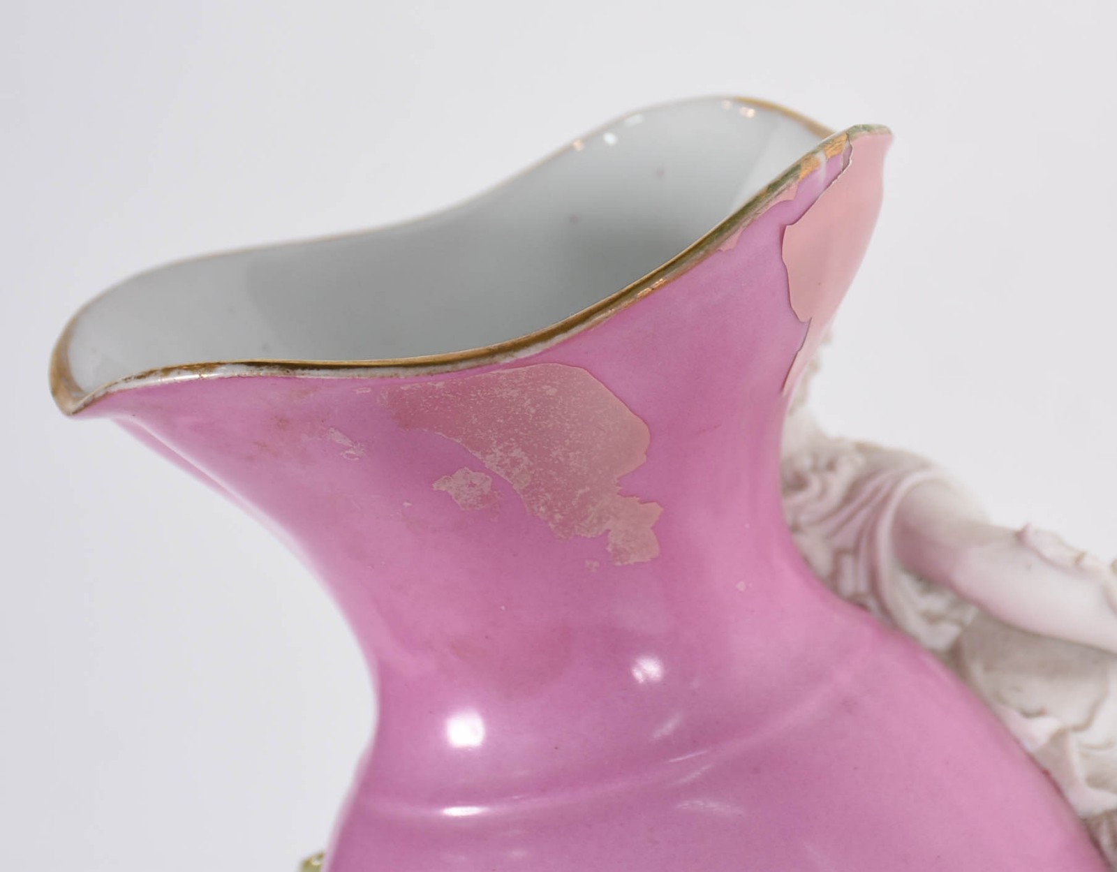 Par de belíssimos vasos de porcelana francesa na cor rosa, decorados... - foto 4 de 6