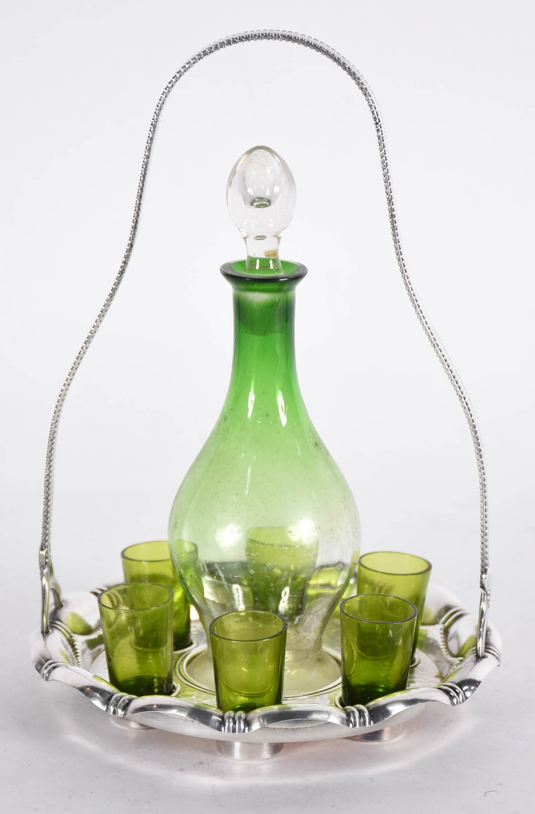 Conjunto de licoreira com 6 copinhos de vidro verde, suporte de metal... - foto 1 de 5