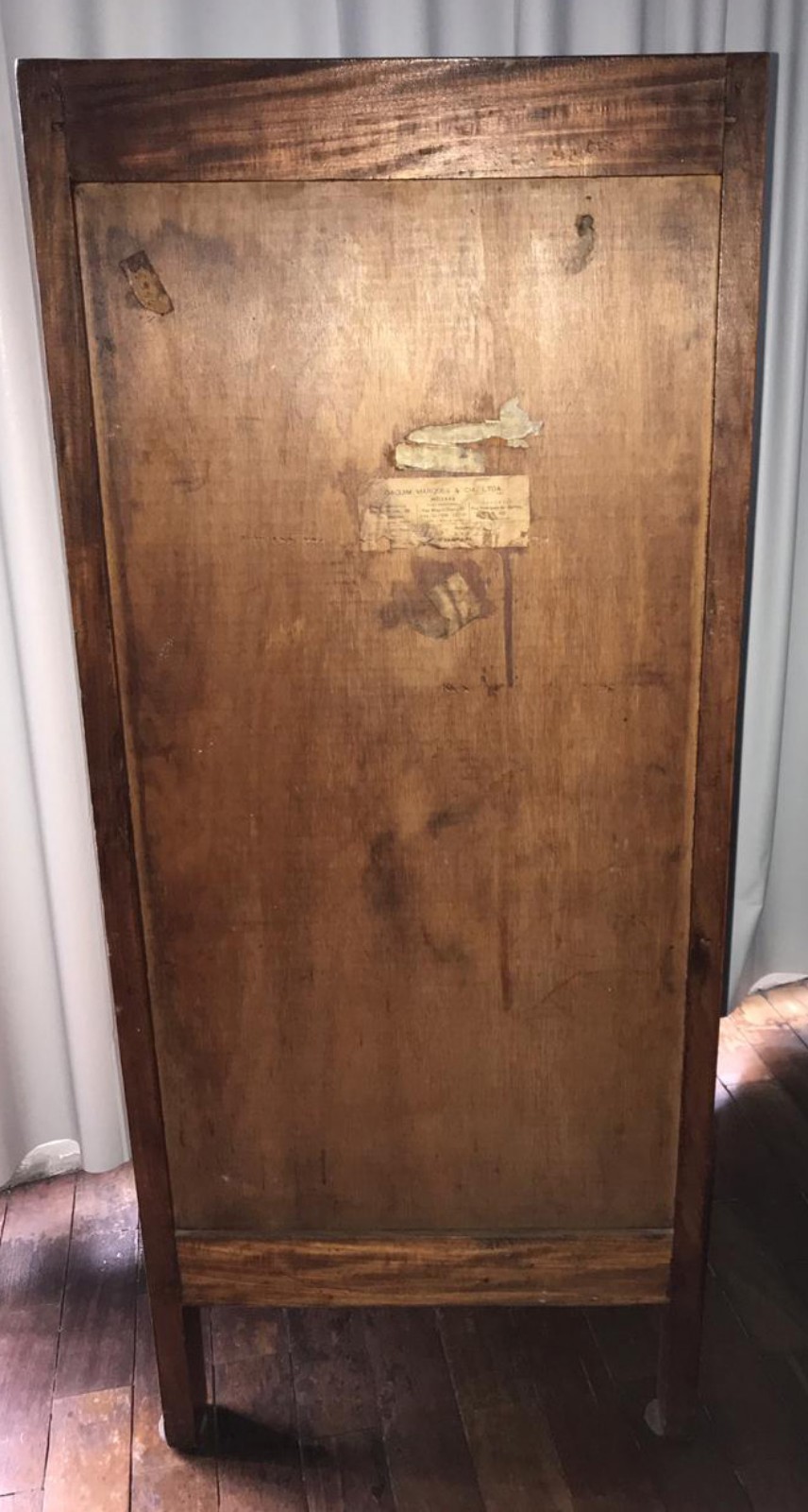 Móvel/arquivo de madeira nobre com porta de esteirinha e gavetinhas... - foto 7 de 9