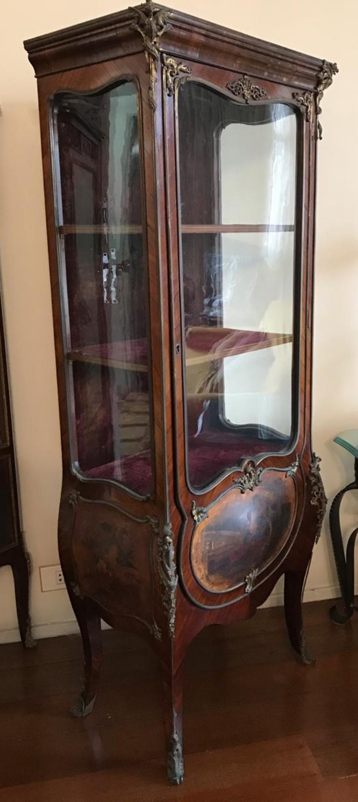 Vitrine francesa de madeira nobre, pintura na porta em "verniz... - foto 2 de 10