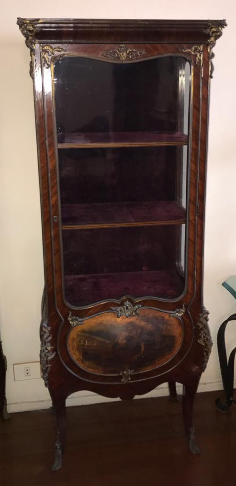 Vitrine francesa de madeira nobre, pintura na porta em "verniz... - foto 4 de 10
