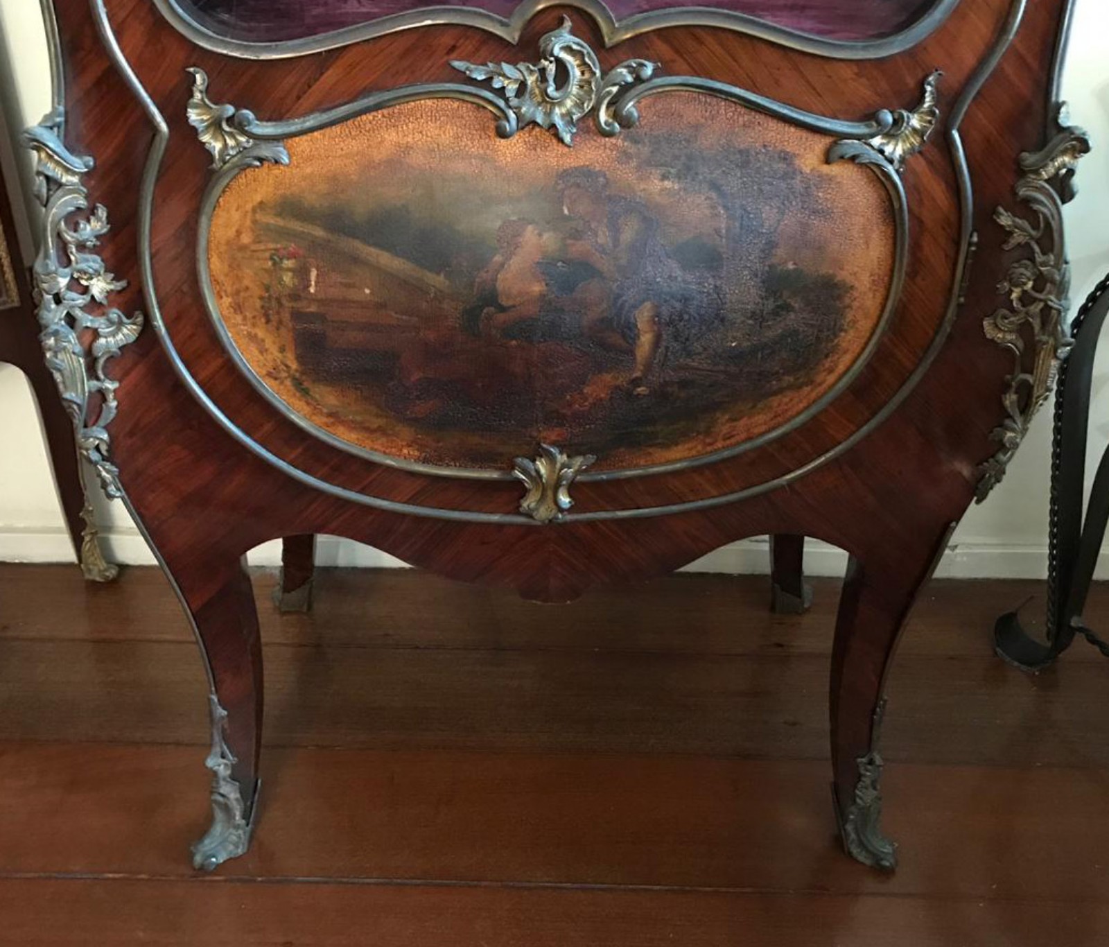 Vitrine francesa de madeira nobre, pintura na porta em "verniz... - foto 6 de 10