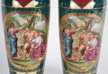 Par de vasos de porcelana tcheca ricamente deco... - Par de vasos de porcelana tcheca ricamente decorados com cenas romanas em policromia. Marcados na base.