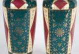 Par de vasos de porcelana tcheca ricamente deco... - Par de vasos de porcelana tcheca ricamente decorados com cenas romanas em policromia. Marcados na base.