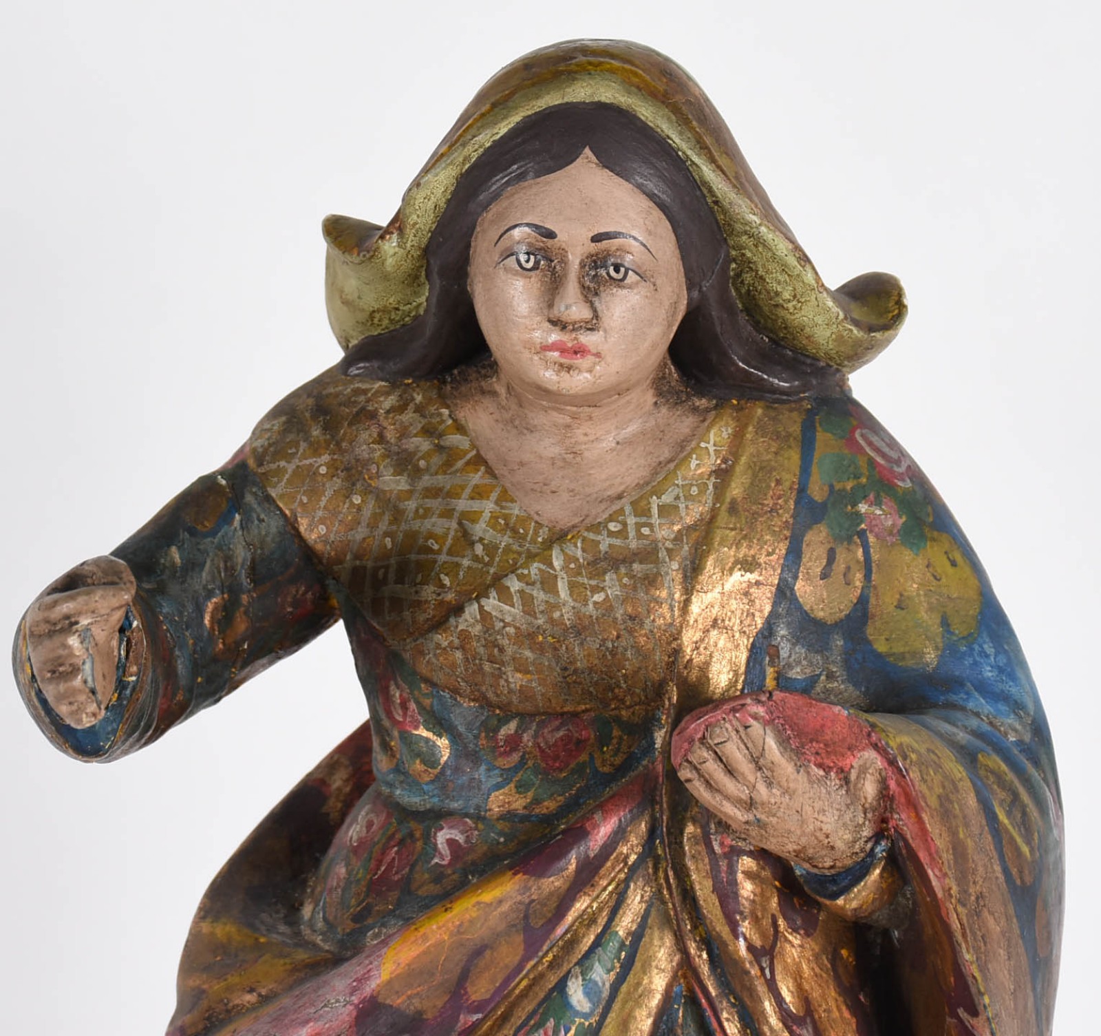 NOSSA SENHORA - Imagem de madeira entalhada e policromada (mão solta). - foto 2 de 6