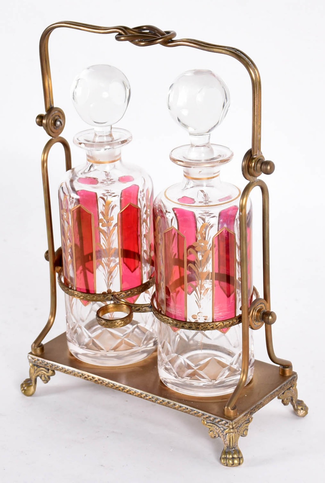 Conjunto com duas licoreiras de cristal com detalhes vermelhos... - foto 2 de 6