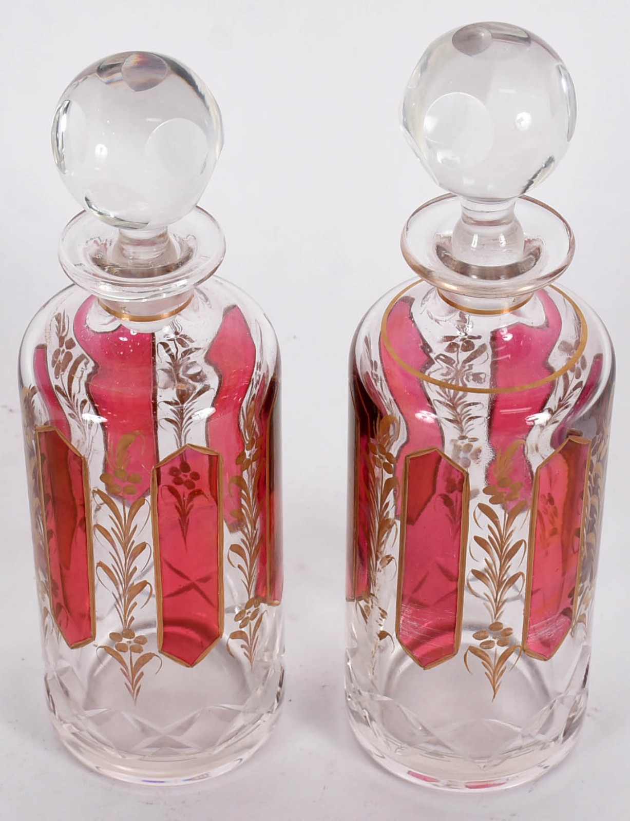 Conjunto com duas licoreiras de cristal com detalhes vermelhos... - foto 5 de 6