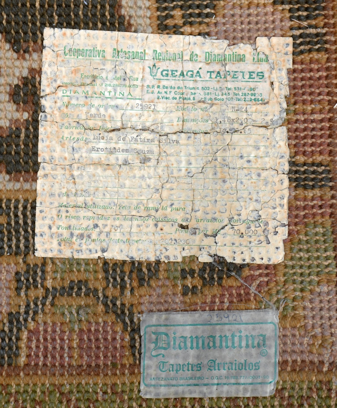Tapete arraiolo (descosturado na franja). - foto 2 de 3