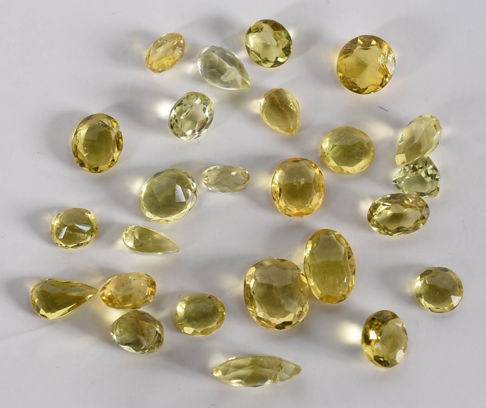 Vinte e cinco peças de green gold. - foto 1 de 2