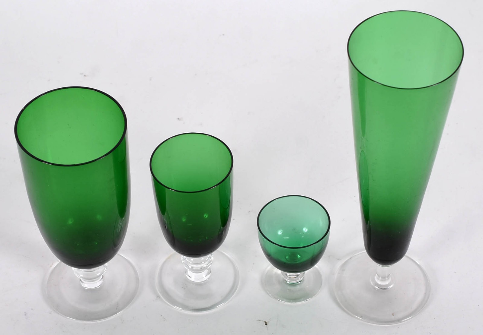 Serviço de vidro verde, composto de 17 tulipas para cerveja, 12 copos... - foto 2 de 2