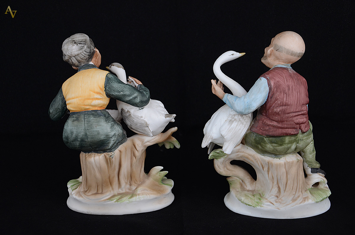 Conjunto com 3 peças, sendo par de figuras de porcelana com aves (16... - foto 2 de 2