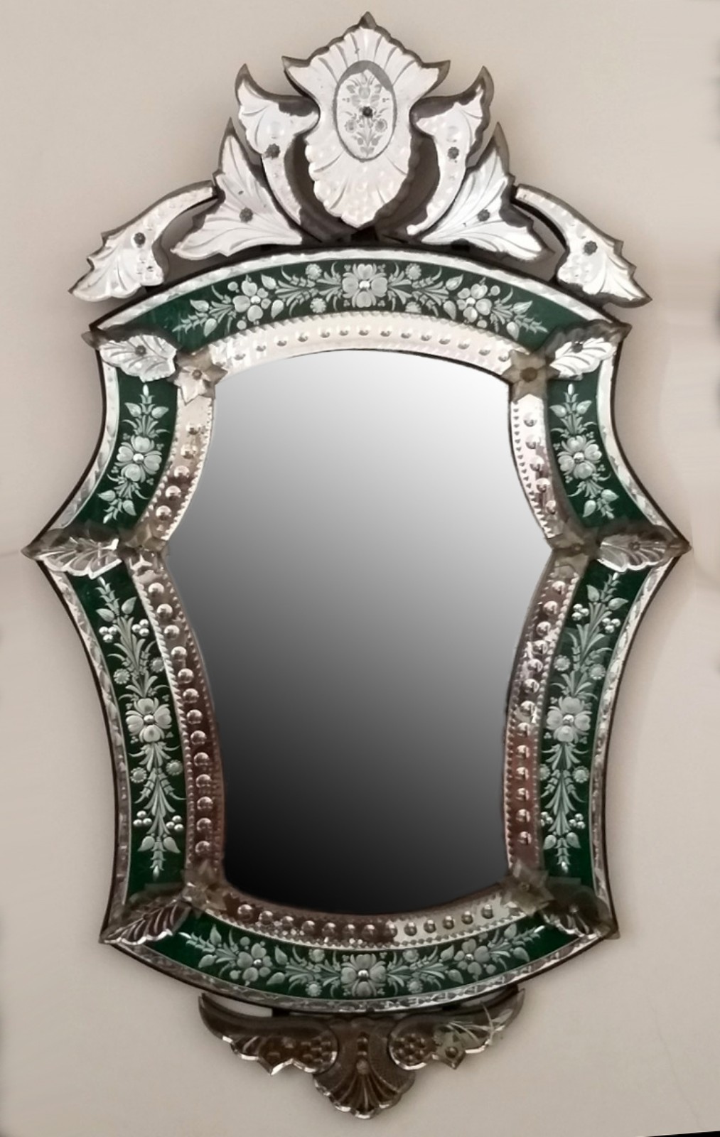 Espelho veneziano com moldura verde de cristal (com oxidações). - foto 1 de 2