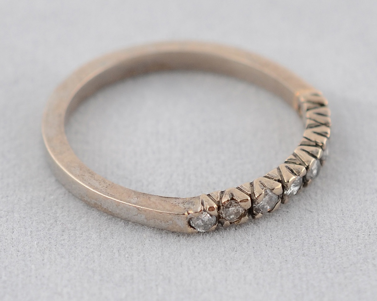 Meia aliança de ouro branco com sete brilhantes com 0,35 ct - 2,6 g... - foto 1 de 2