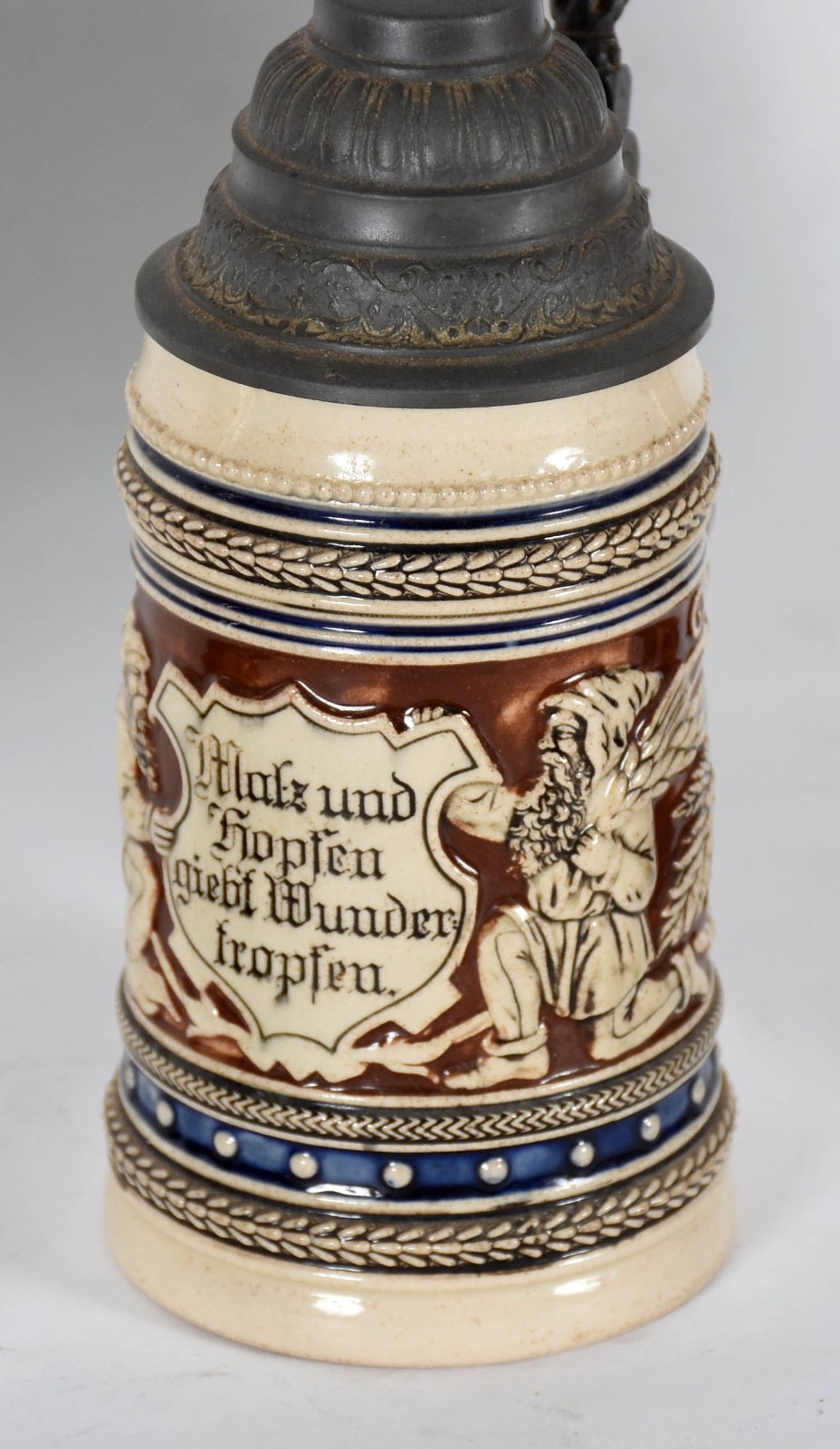 Par de pratos decorativos de faiança inglesa (craquelado) e tankard... - foto 2 de 4