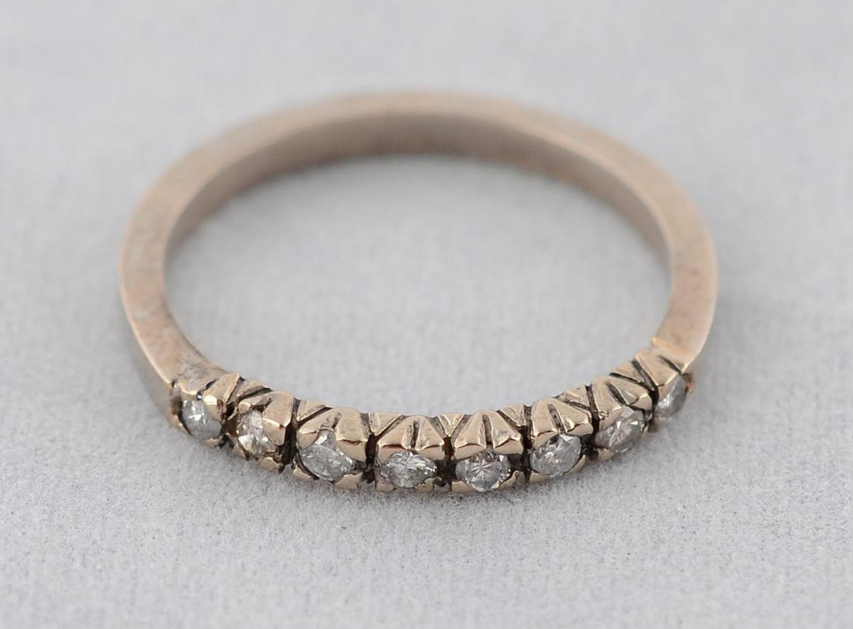 Meia aliança de ouro branco com sete brilhantes com 0,35 ct - 2,6 g... - foto 2 de 2