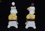 Par de pequenas estatuetas de porcelana Velho P... - Par de pequenas estatuetas de porcelana Velho Paris - França séc. XIX. Altura 15,5 cm
