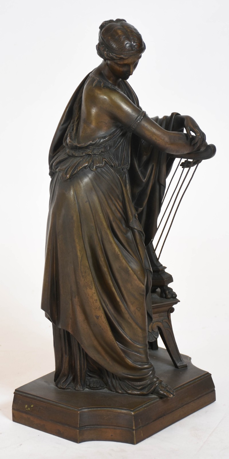 Escultura de bronze representando Jovem com lira. - foto 3 de 4