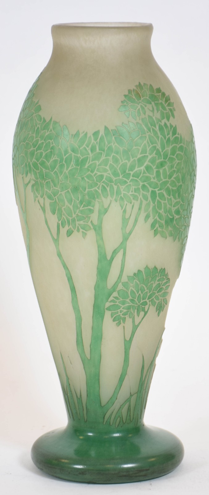 Vaso de pasta de vidro cameo com árvores verdes, assinado. - foto 3 de 5